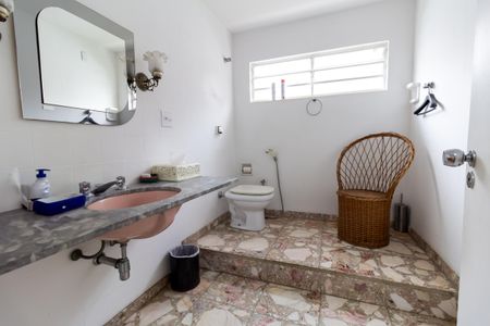 Casa à venda com 208m², 6 quartos e 4 vagas Casa à venda com 208m², 6 quartos e 4 vagasBanheiro 2