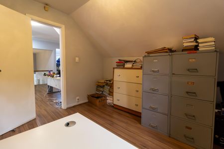 Casa à venda com 208m², 6 quartos e 4 vagas Casa à venda com 208m², 6 quartos e 4 vagasQuarto 4