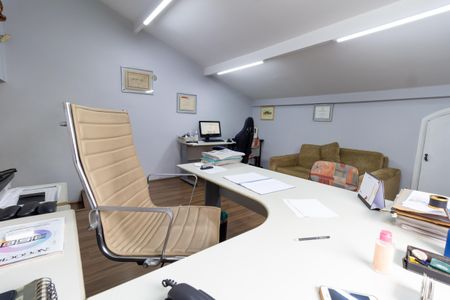 Casa à venda com 208m², 6 quartos e 4 vagas Casa à venda com 208m², 6 quartos e 4 vagasQuarto 6