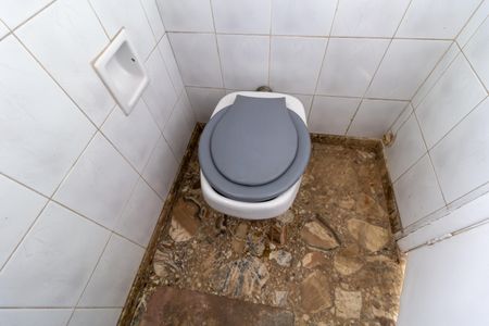 Casa à venda com 208m², 6 quartos e 4 vagas Casa à venda com 208m², 6 quartos e 4 vagasBanheiro 1