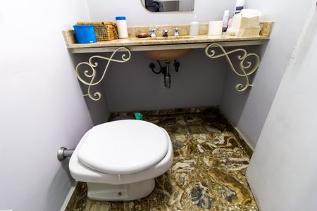 Casa à venda com 208m², 6 quartos e 4 vagas Casa à venda com 208m², 6 quartos e 4 vagasLavabo 1