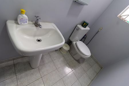 Casa à venda com 208m², 6 quartos e 4 vagas Casa à venda com 208m², 6 quartos e 4 vagasLavabo 2