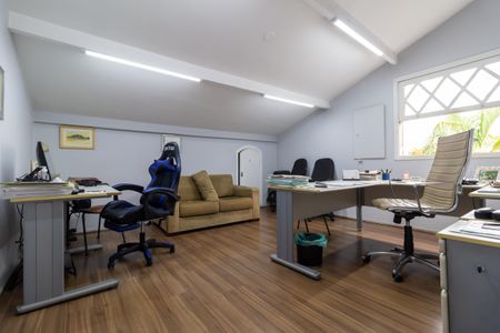 Casa à venda com 208m², 6 quartos e 4 vagas Casa à venda com 208m², 6 quartos e 4 vagasQuarto 6