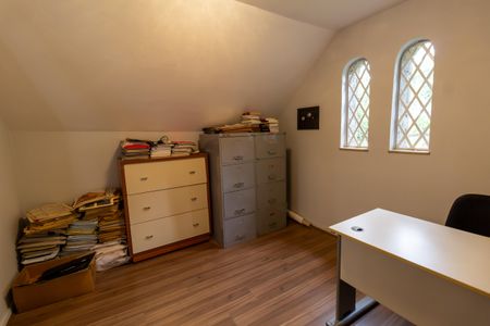 Casa à venda com 208m², 6 quartos e 4 vagas Casa à venda com 208m², 6 quartos e 4 vagasQuarto 4