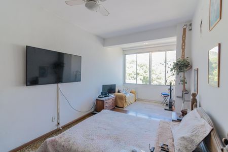 Casa à venda com 550m², 3 quartos e 6 vagas Casa à venda com 550m², 3 quartos e 6 vagasQuarto 3