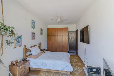 Casa à venda com 550m², 3 quartos e 6 vagas Casa à venda com 550m², 3 quartos e 6 vagasQuarto 3