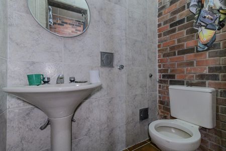Casa à venda com 550m², 3 quartos e 6 vagas Casa à venda com 550m², 3 quartos e 6 vagasBanheiro de Serviço