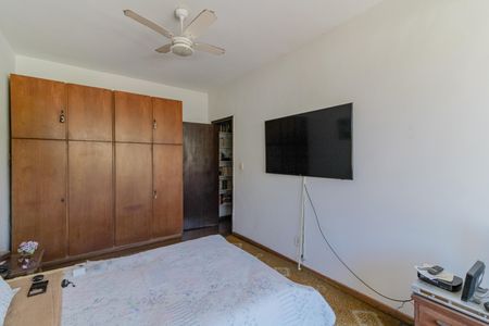 Casa à venda com 550m², 3 quartos e 6 vagas Casa à venda com 550m², 3 quartos e 6 vagasQuarto 3