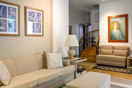 Casa à venda com 469m², 3 quartos e 4 vagas Casa à venda com 469m², 3 quartos e 4 vagasSala