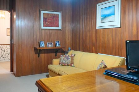 Casa à venda com 469m², 3 quartos e 4 vagas Casa à venda com 469m², 3 quartos e 4 vagasEscritório