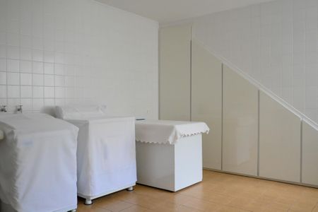 Casa à venda com 469m², 3 quartos e 4 vagas Casa à venda com 469m², 3 quartos e 4 vagasÁrea de Serviço