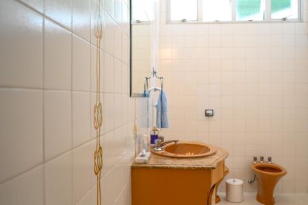 Casa à venda com 469m², 3 quartos e 4 vagas Casa à venda com 469m², 3 quartos e 4 vagasBanheiro da Suíte 2