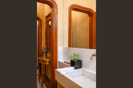 Casa à venda com 469m², 3 quartos e 4 vagas Casa à venda com 469m², 3 quartos e 4 vagasLavabo