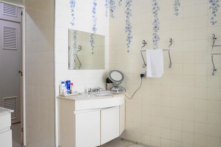 Casa à venda com 469m², 3 quartos e 4 vagas Casa à venda com 469m², 3 quartos e 4 vagasBanheiro da Suite 1