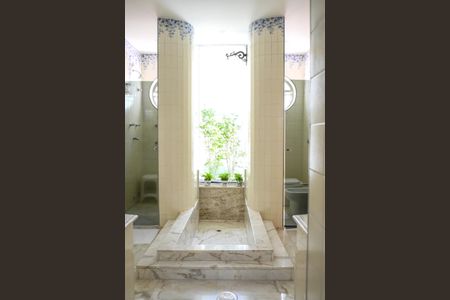 Casa à venda com 469m², 3 quartos e 4 vagas Casa à venda com 469m², 3 quartos e 4 vagasBanheiro da Suite 1