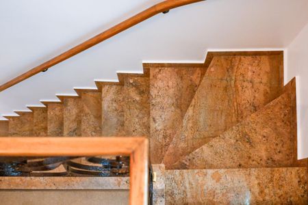 Casa à venda com 469m², 3 quartos e 4 vagas Casa à venda com 469m², 3 quartos e 4 vagasEscada