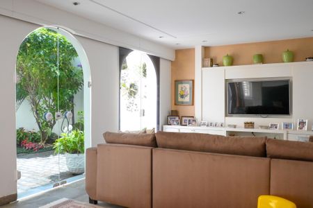 Casa à venda com 469m², 3 quartos e 4 vagas Casa à venda com 469m², 3 quartos e 4 vagasEdícula