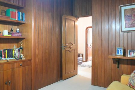 Casa à venda com 469m², 3 quartos e 4 vagas Casa à venda com 469m², 3 quartos e 4 vagasEscritório