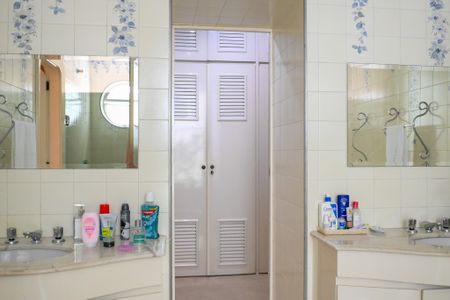 Casa à venda com 469m², 3 quartos e 4 vagas Casa à venda com 469m², 3 quartos e 4 vagasBanheiro da Suite 1