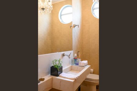 Casa à venda com 469m², 3 quartos e 4 vagas Casa à venda com 469m², 3 quartos e 4 vagasLavabo