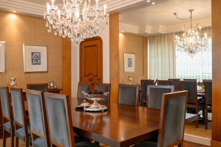 Casa à venda com 469m², 3 quartos e 4 vagas Casa à venda com 469m², 3 quartos e 4 vagasSala