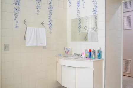 Casa à venda com 469m², 3 quartos e 4 vagas Casa à venda com 469m², 3 quartos e 4 vagasBanheiro da Suite 1