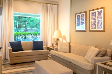 Casa à venda com 469m², 3 quartos e 4 vagas Casa à venda com 469m², 3 quartos e 4 vagasSala