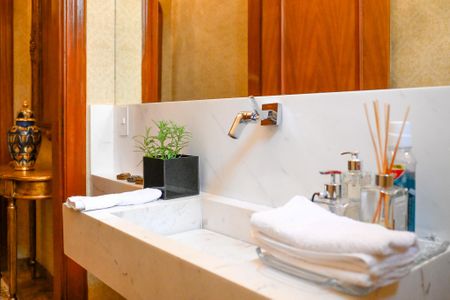 Casa à venda com 469m², 3 quartos e 4 vagas Casa à venda com 469m², 3 quartos e 4 vagasLavabo