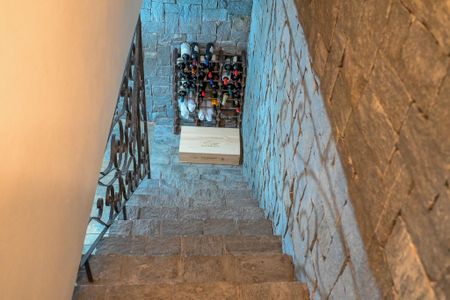 Casa à venda com 469m², 3 quartos e 4 vagas Casa à venda com 469m², 3 quartos e 4 vagasPorão