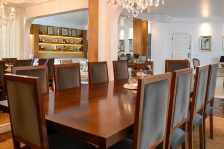 Casa à venda com 469m², 3 quartos e 4 vagas Casa à venda com 469m², 3 quartos e 4 vagasSala