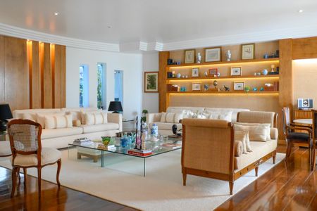 Casa à venda com 469m², 3 quartos e 4 vagas Casa à venda com 469m², 3 quartos e 4 vagasSala