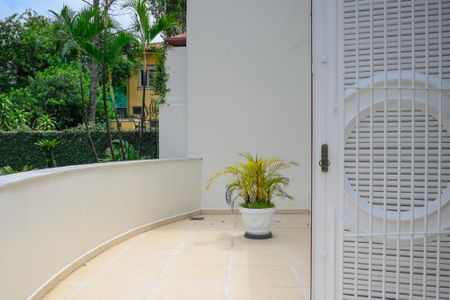 Casa à venda com 469m², 3 quartos e 4 vagas Casa à venda com 469m², 3 quartos e 4 vagasVaranda da Suite 1