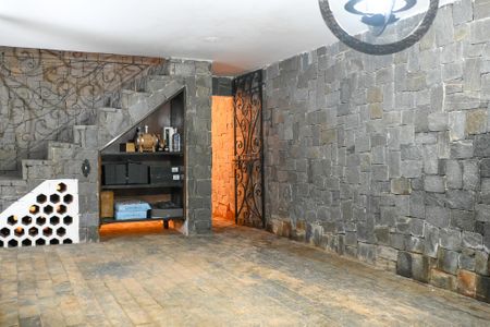 Casa à venda com 469m², 3 quartos e 4 vagas Casa à venda com 469m², 3 quartos e 4 vagasPorão