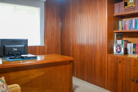 Casa à venda com 469m², 3 quartos e 4 vagas Casa à venda com 469m², 3 quartos e 4 vagasEscritório