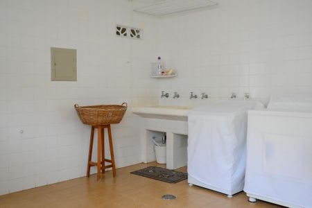 Casa à venda com 469m², 3 quartos e 4 vagas Casa à venda com 469m², 3 quartos e 4 vagasÁrea de Serviço