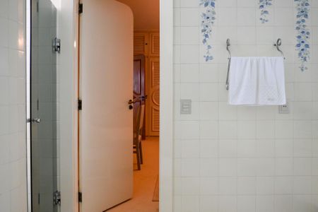 Casa à venda com 469m², 3 quartos e 4 vagas Casa à venda com 469m², 3 quartos e 4 vagasBanheiro da Suite 1