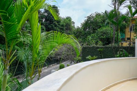 Casa à venda com 469m², 3 quartos e 4 vagas Casa à venda com 469m², 3 quartos e 4 vagasVaranda da Suite 1