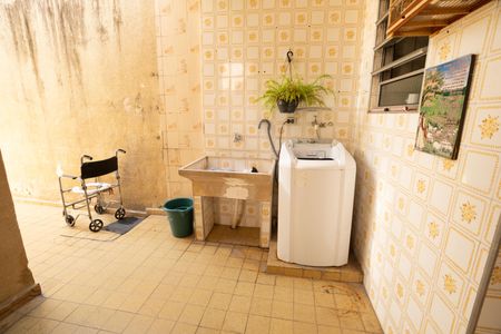 Casa à venda com 160m², 3 quartos e 2 vagas Casa à venda com 160m², 3 quartos e 2 vagasÁrea de Serviço