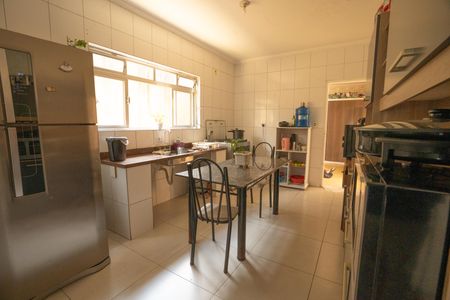 Casa à venda com 160m², 3 quartos e 2 vagas Casa à venda com 160m², 3 quartos e 2 vagasCozinha