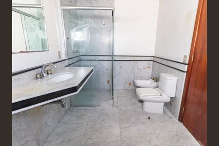 Apartamento à venda com 234m², 4 quartos e 4 vagas Apartamento à venda com 234m², 4 quartos e 4 vagasBanheiro da Suíte 1