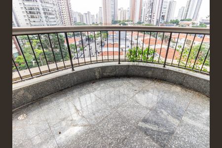 Apartamento à venda com 234m², 4 quartos e 4 vagas Apartamento à venda com 234m², 4 quartos e 4 vagasVaranda