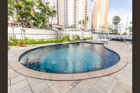 Apartamento à venda com 234m², 4 quartos e 4 vagas Apartamento à venda com 234m², 4 quartos e 4 vagasÁrea comum - Piscina