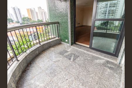 Apartamento à venda com 234m², 4 quartos e 4 vagas Apartamento à venda com 234m², 4 quartos e 4 vagasVaranda