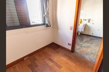 Apartamento à venda com 234m², 4 quartos e 4 vagas Apartamento à venda com 234m², 4 quartos e 4 vagasQuarto de Serviço
