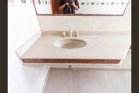 Apartamento à venda com 234m², 4 quartos e 4 vagas Apartamento à venda com 234m², 4 quartos e 4 vagasBanheiro