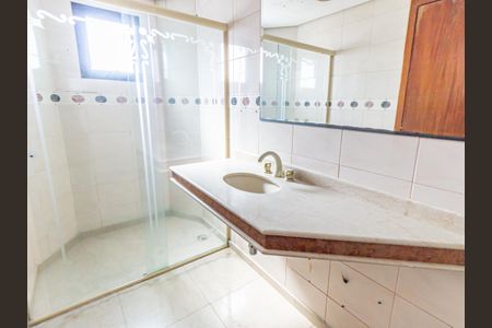 Apartamento à venda com 234m², 4 quartos e 4 vagas Apartamento à venda com 234m², 4 quartos e 4 vagasBanheiro da Suíte 2