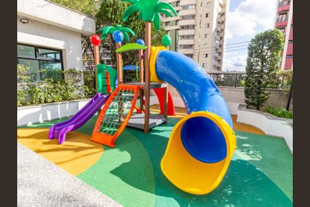Apartamento à venda com 234m², 4 quartos e 4 vagas Apartamento à venda com 234m², 4 quartos e 4 vagasÁrea comum - Playground