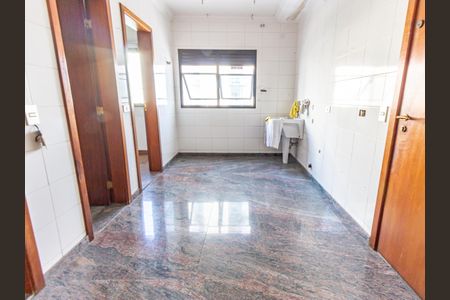 Apartamento à venda com 234m², 4 quartos e 4 vagas Apartamento à venda com 234m², 4 quartos e 4 vagasÁrea de Serviço