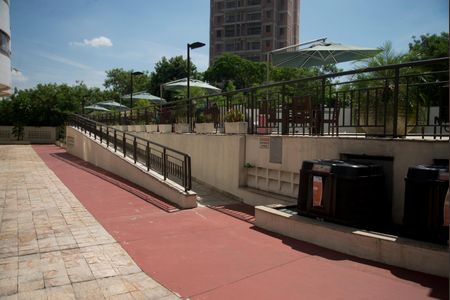 Apartamento à venda com 280m², 3 quartos e 4 vagasÁrea comum - Piscina