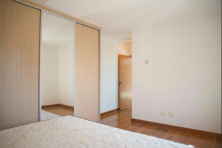 Apartamento à venda com 280m², 3 quartos e 4 vagasQuarto Suite 2